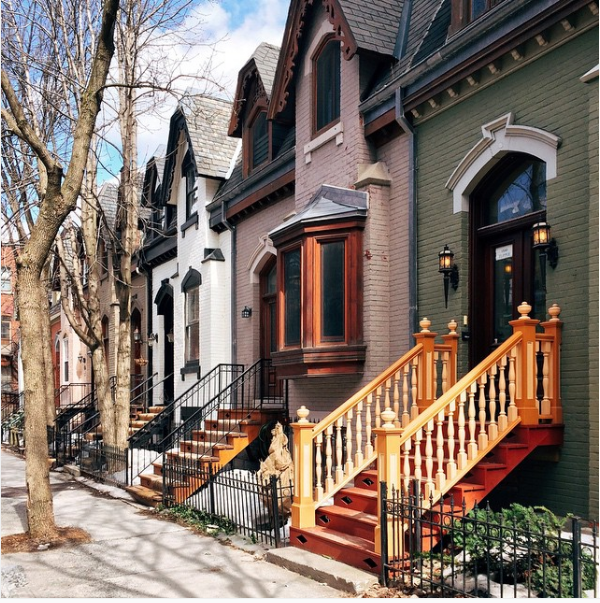 Le quartier Shaughnessy complètement dissimulé au centre-ville de Montréal et super joli! De vieilles maisons colorées comme je les aime. 